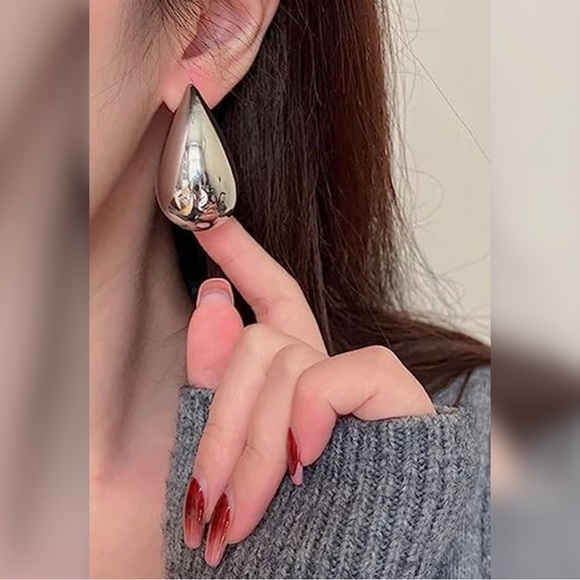 Bottega-esque Tear Drop💧Earrings Silver Tone - Picture 2 of 5